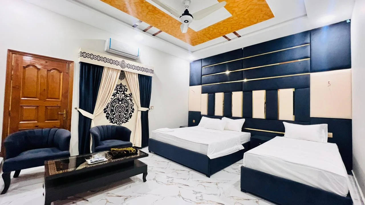 Royal Executive Inn room6